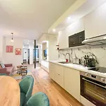 Urbanflat 224 - Prestige Parisian Central 5 Bedroom Apartment