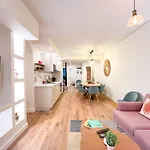 Urbanflat 224 - Prestige Parisian Central 5 Bedroom Apartment