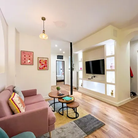 Urbanflat 224 - Prestige Parisian 5 Bedroom Apartment *