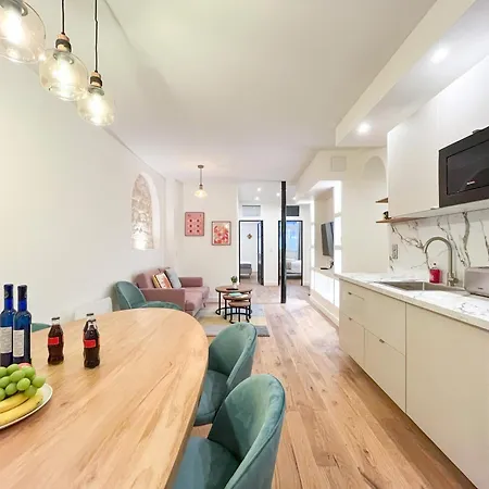 Urbanflat 224 - Prestige Parisian 5 Bedroom Apartment Paris