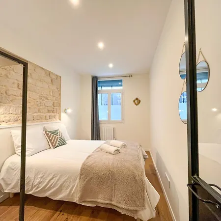 Urbanflat 224 - Prestige Parisian 5 Bedroom Apartment *