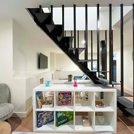 Urbanflat 224 - Prestige Parisian 5 Bedroom Apartment *