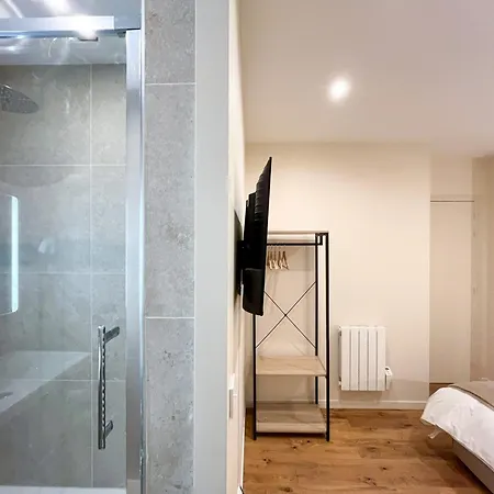 Urbanflat 224 - Prestige Parisian 5 Bedroom Apartment Paris