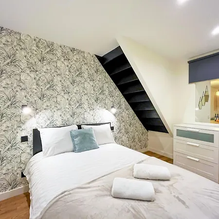 Apartment Urbanflat 224 - Prestige Parisian 5 Bedroom *